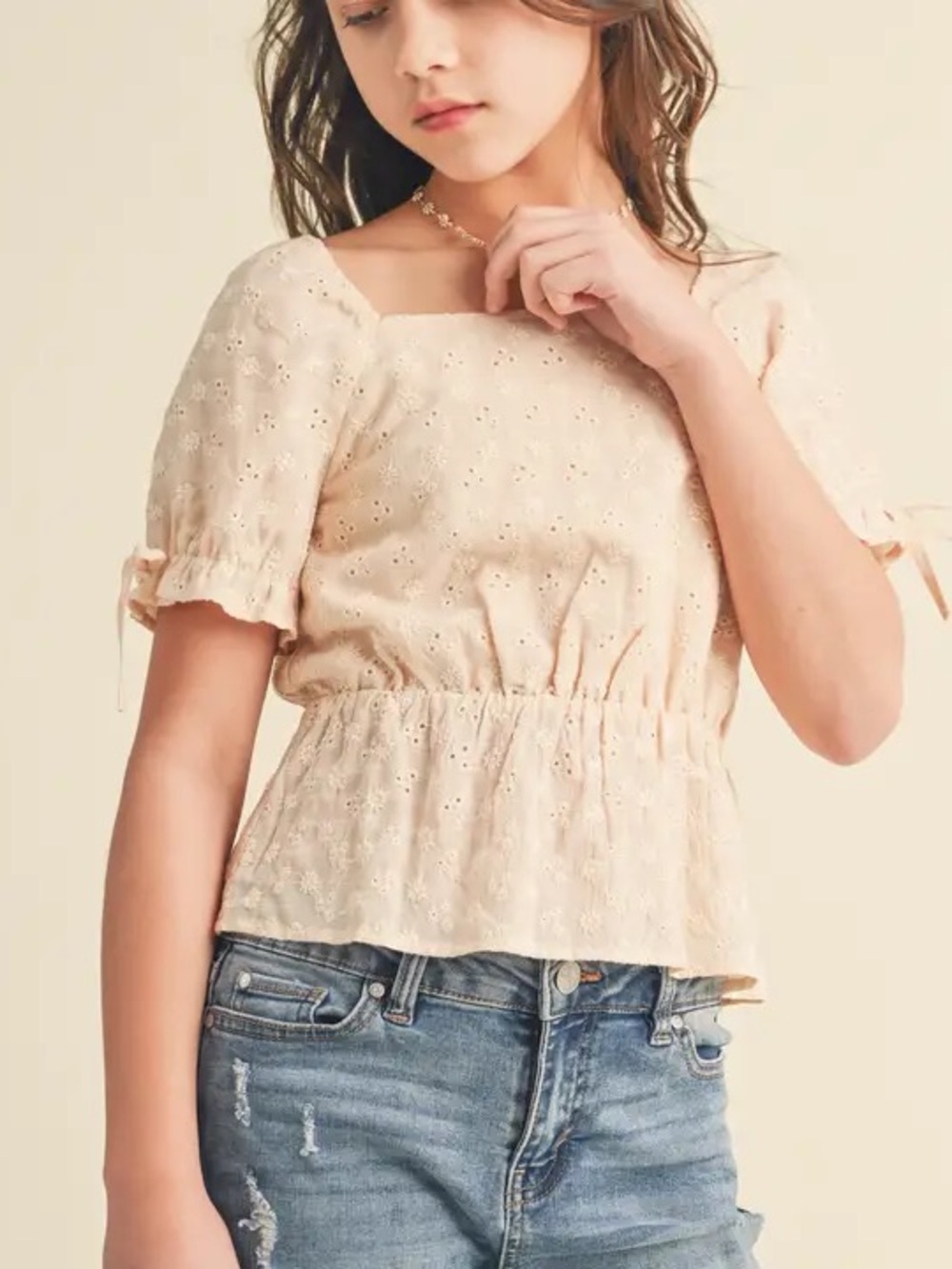 New Puff Sleeve Emb‎ Peplum Top

Designer: HEART AND ARROW